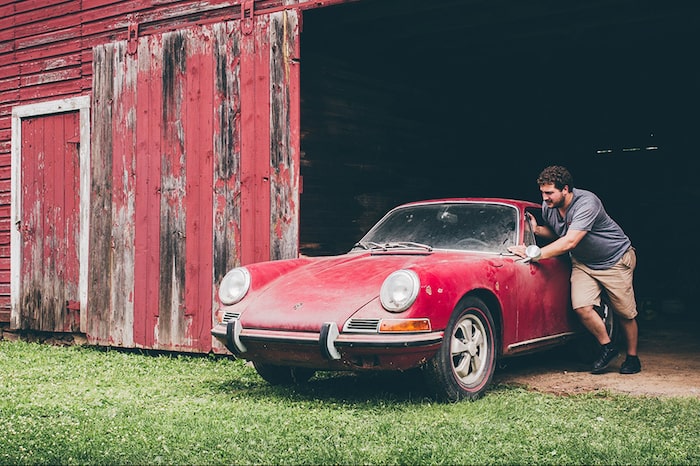 911 Classic rouge sortie de grange