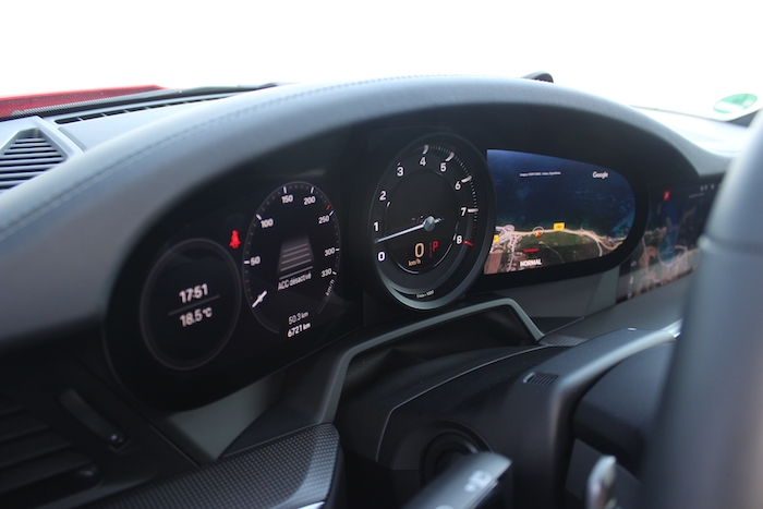 Porsche 992 cadrans digitaux