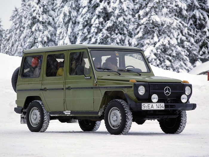 Mercedes classe G vert dans la neige