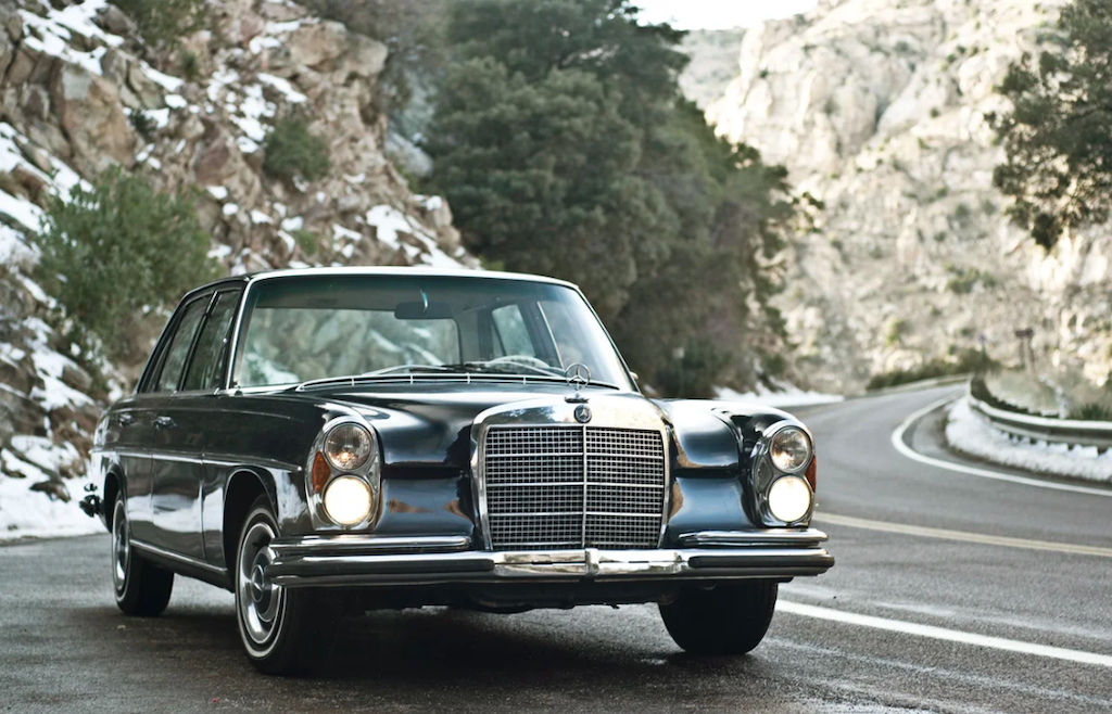 Mercedes 280 SE noire