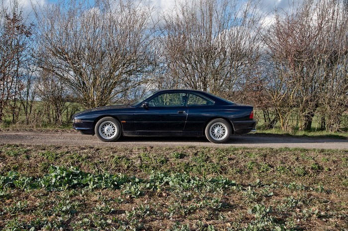 BMW 840CI noire de profil