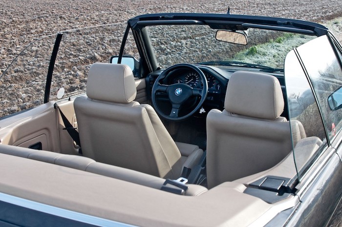 Vue intérieure BMW E30 décapotable
