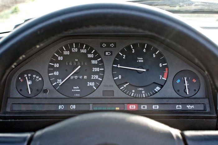 Tableau de bord d'une BMW E30