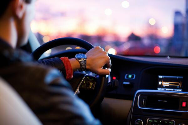Opter pour une voiture de location à Paris pour faciliter vos déplacements professionnels