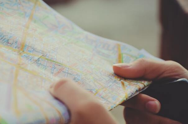 Guide de réservation et location de voitures à Paris : Comparer les prix et connaître les conditions avec précision