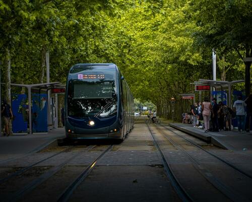 Location de Voiture à la Gare de Bordeaux Saint-Jean : Quels sont les meilleurs choix et tarifs ?