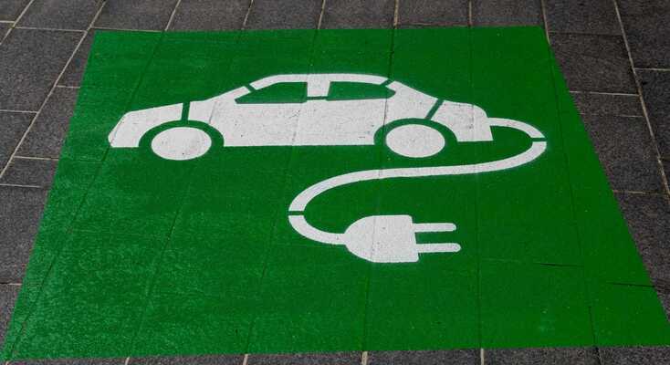 Comment recharger sa voiture électrique de location ? Guide simple et complet !