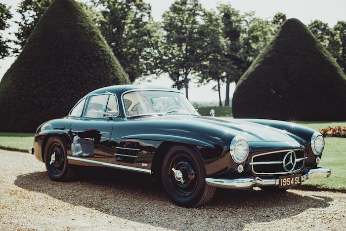 Mercedes 300SL Gullwing noire à un concours d'élégance