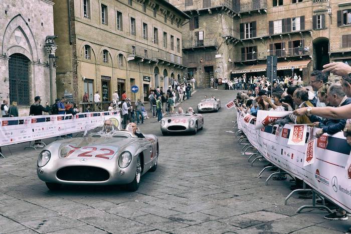 Mercedes-Benz 300 SLR 722 conduite par Stirling Moss aux Mille Miglia Storica