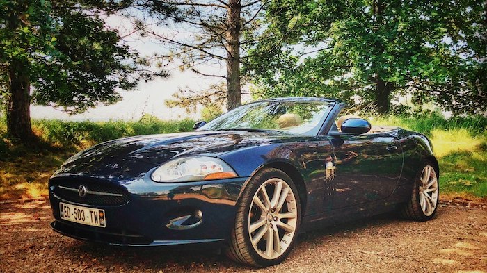 Jaguar Xk 4.2l V8 Cabriolet de 2006 bleu marine intérieur cuir beige de 3/4 face