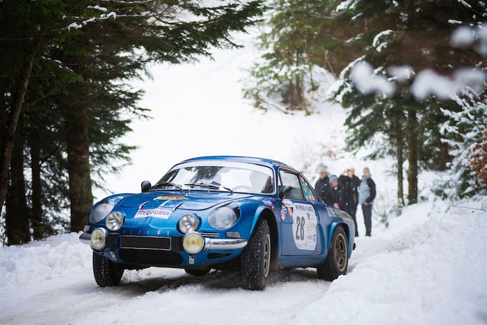 Alpine A110 dans la neige