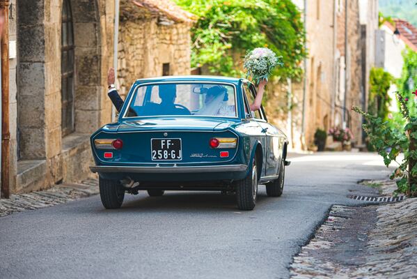 Les meilleures idées pour décorer votre voiture de mariage en 2025