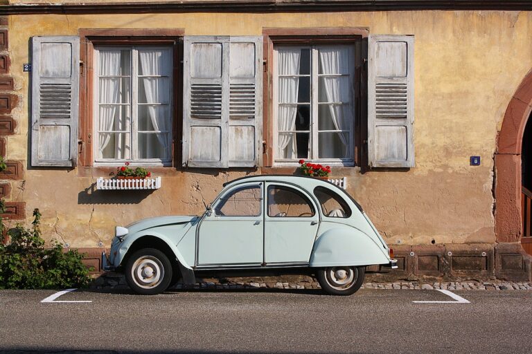 L&rsquo;histoire des marques de voitures françaises les plus célèbres : Citroën, Renault, Peugeot