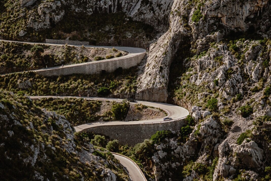 Comment préparer votre voiture pour les longs trajets d’été en toute sécurité et confort