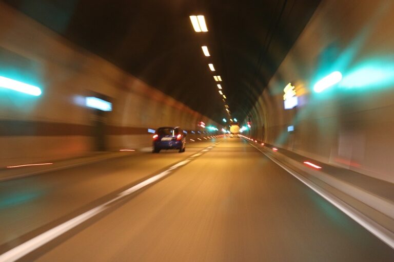 Découvrez l&rsquo;Autobahn en Allemagne : vitesses, sécurité et impact environnemental !