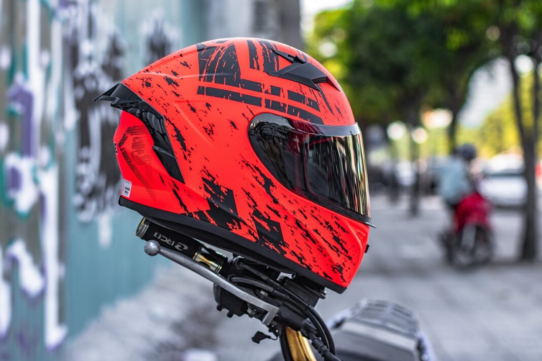 Housse Casque Moto Fun : Protégez Avec Style et Personnalité !