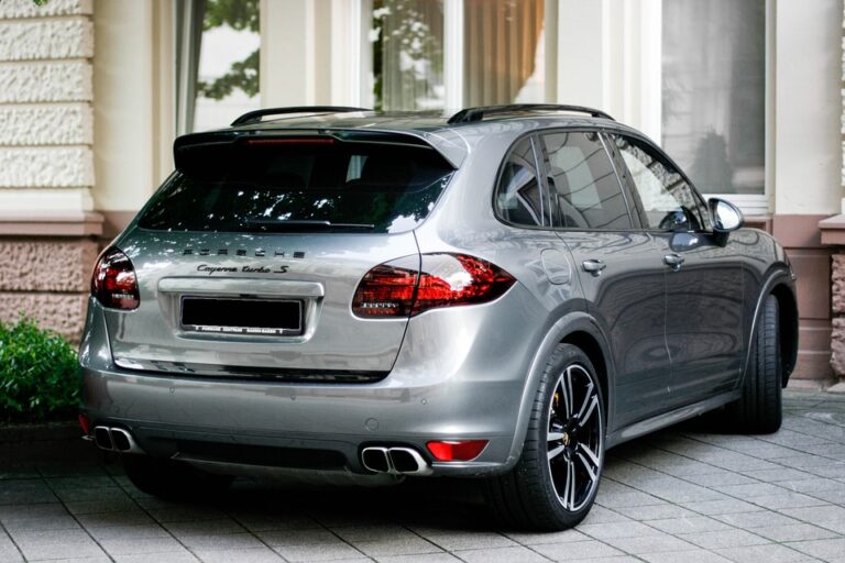 Guide complet pour l&rsquo;entretien Porsche Cayenne : astuces et conseils essentiels