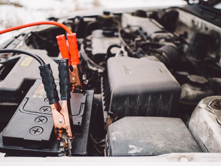 Combien de temps dure une batterie de voiture sans rouler ? Guide et conseils