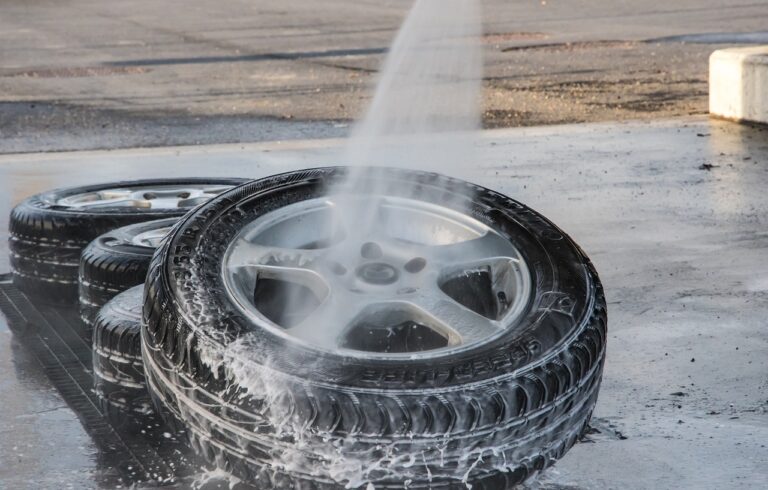 Comment laver les jantes de voiture : astuces et conseils pratiques