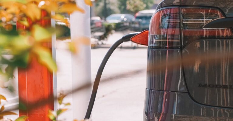 Prix contrôle technique voiture électrique : coûts et importance à connaître