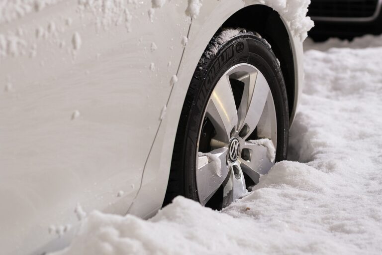 Combien de pneus neige obligatoire sur une voiture : le guide essentiel