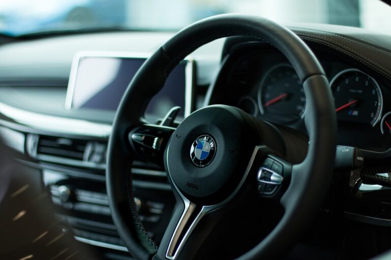 Volant bloqué et clé ne tourne pas : Solutions et astuces indispensables !
