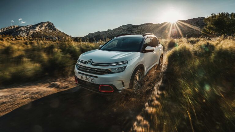 Le Citroën C5 Aircross : Une Réponse au Peugeot 3008 ?