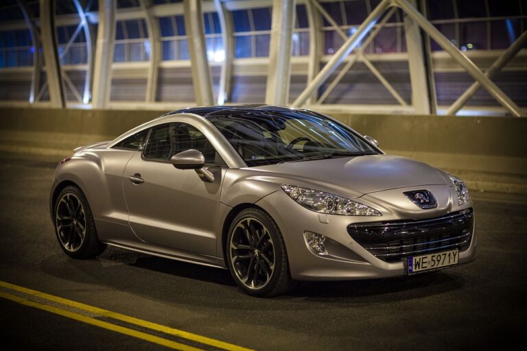 Quelle huile moteur choisir pour Peugeot 208 1.2 essence ?