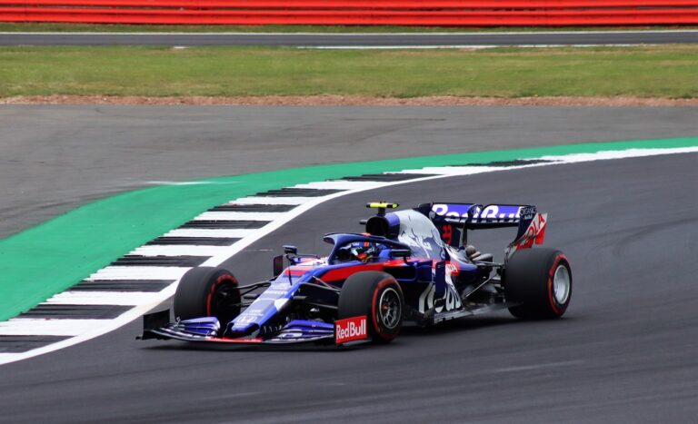 Alexandre Albon : Ascension en Formule 1 et Défis du Talentueux Pilote !