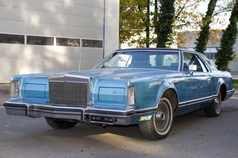 Lincoln Navigator : découvrez le choix de Thierry Henry pour un luxe inégalé !