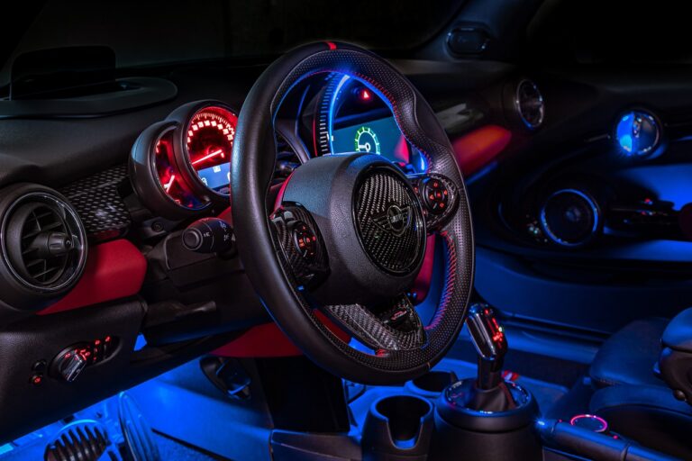 Voyant moteur Mini Cooper : signification et solutions rapides !