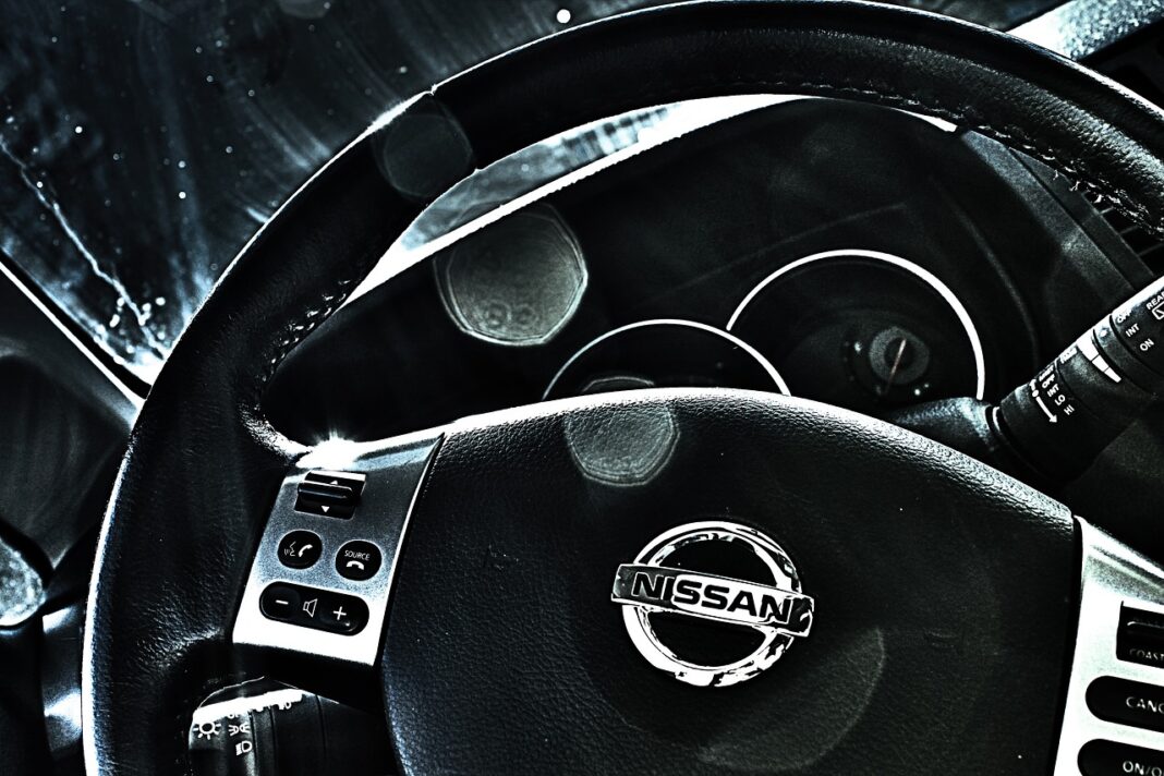 Nissan Qashqai: que faire quand le voyant voiture rouge clignote !