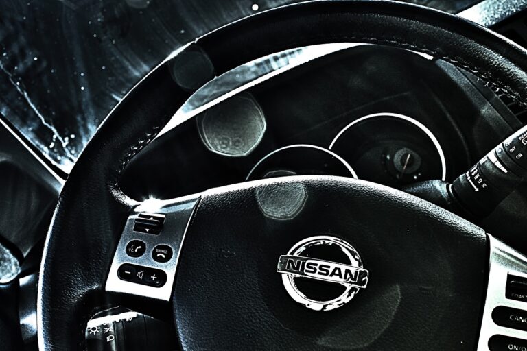 Nissan Qashqai: que faire quand le voyant voiture rouge clignote !