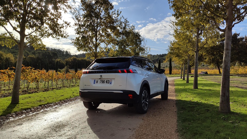 Quantité d’huile moteur pour Peugeot 2008 1.6 HDi : guide complet !