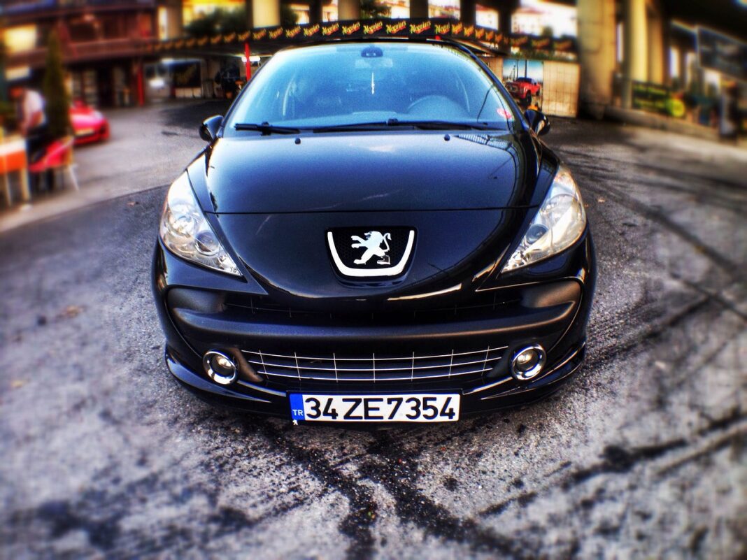 Problème pression huile moteur insuffisante sur Peugeot 207 : causes et solutions !