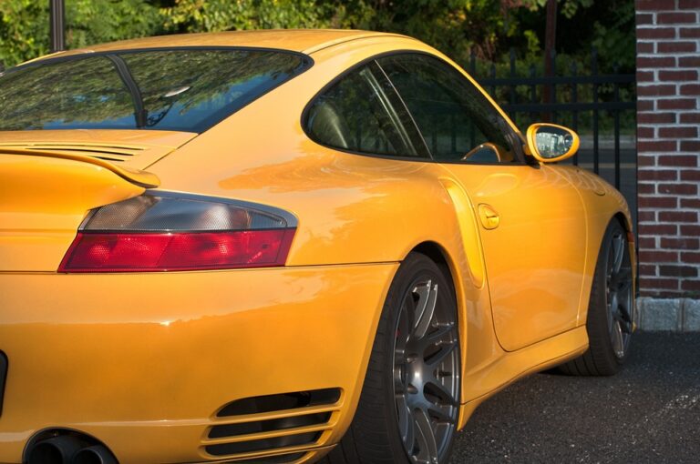 Voiture Lewandowski : découvrez la Porsche 911 Turbo S de la star du football !