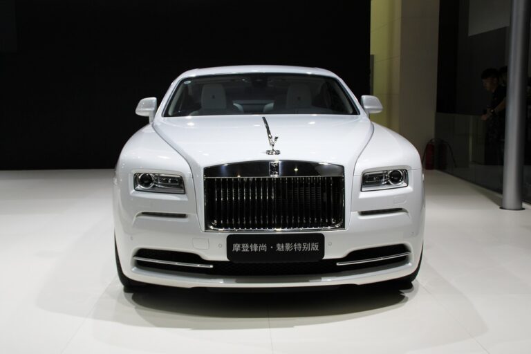 Top marques anglaises de voitures : luxe et performance incomparables !