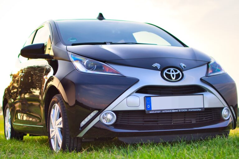 Voyant moteur allumé et perte de puissance sur Toyota Yaris : causes et solutions !