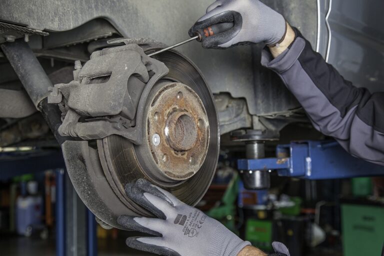Causes et solutions pour le bruit de crissement en voiture !