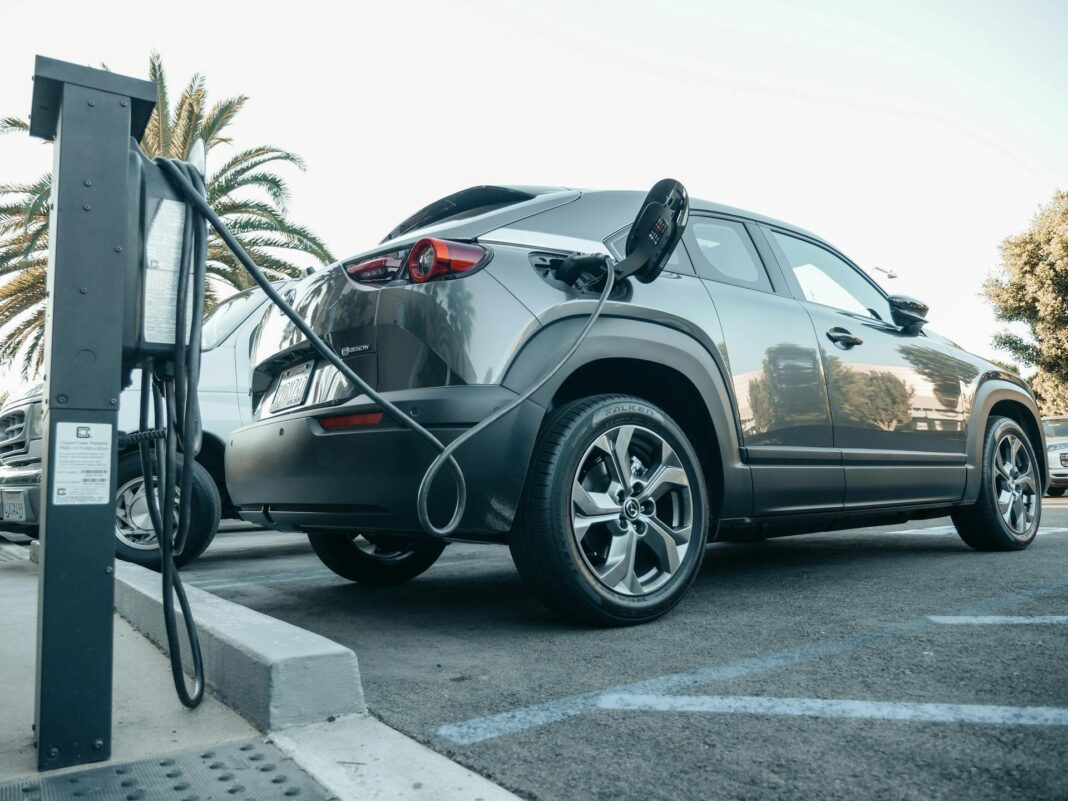 LOA d’une voiture électrique : définition, prix et comparatifs