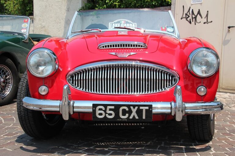 Découvrez l&rsquo;histoire fascinante des logos de voitures anciennes françaises !