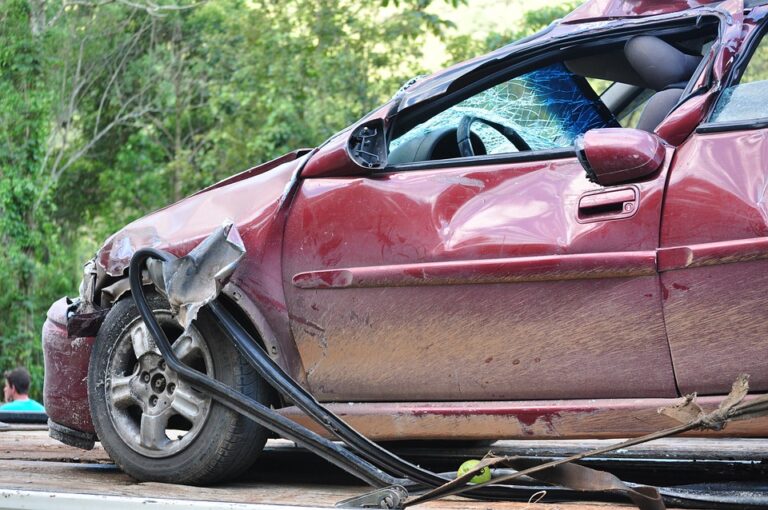 Rachat véhicule accidenté : guide complet assurance et options !