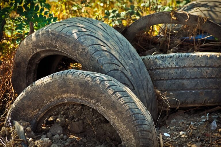 Pneu déformé et vibration : causes, symptômes et solutions !