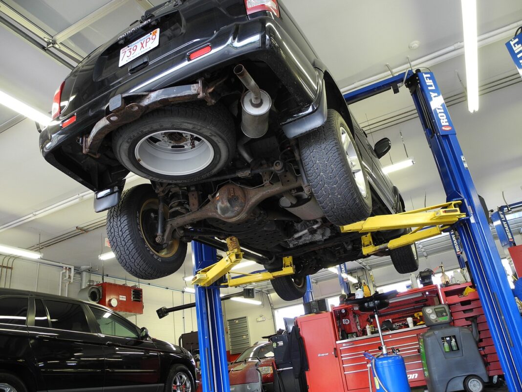 Couinement voiture : causes, solutions et prévention des bruits !