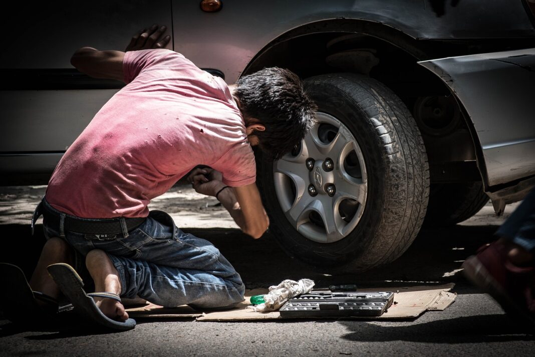 Comment faire plus de bruit avec sa voiture essence : astuces et conseils !