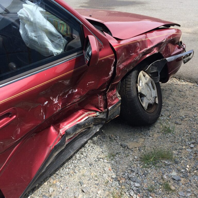 Voiture accidentée à vendre avec carte grise: bonnes affaires à saisir !