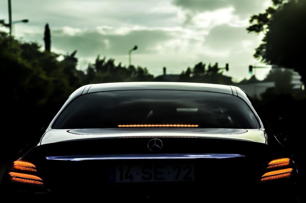 Signification et symbolisme de rêver de voiture de luxe : aspirations et désirs cachés !