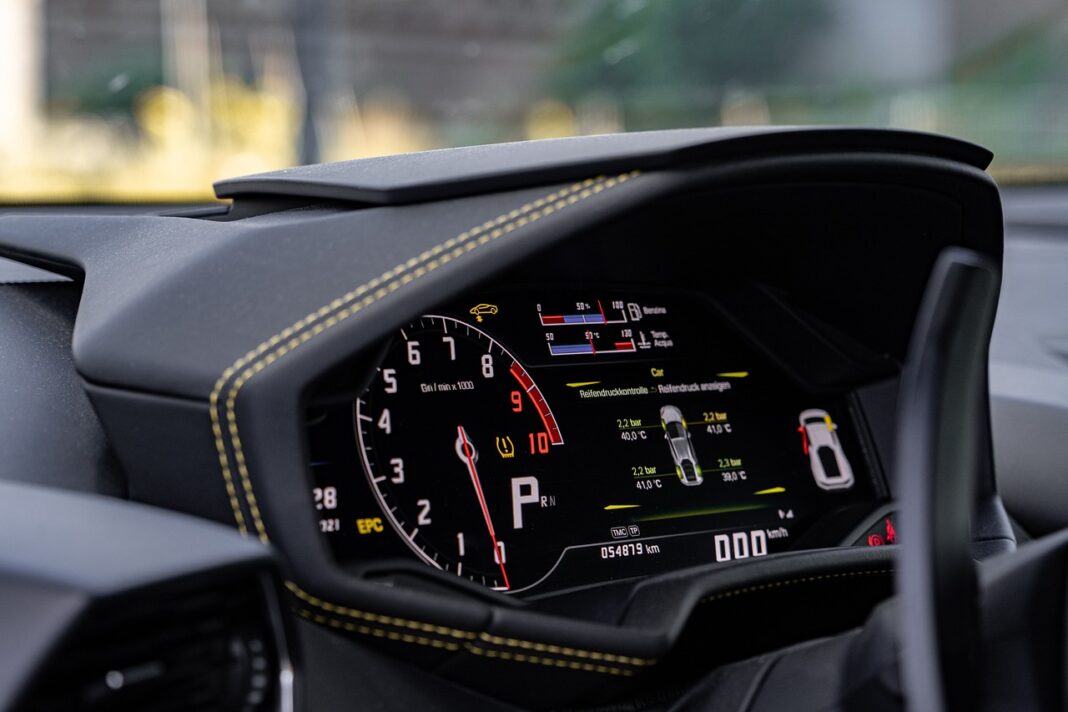 Voyant température huile : causes et solutions essentielles pour votre moteur !