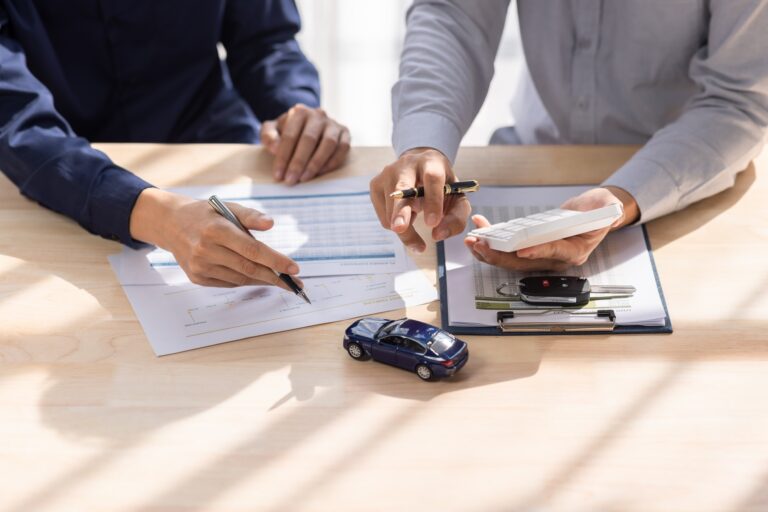 Quels documents pour assurer une voiture d'occasion rapidement ?