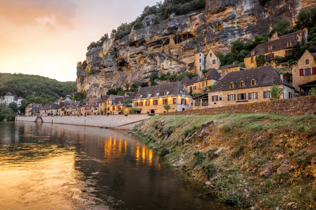 Roadtrip en Dordogne : Itinéraire, Villages Médiévaux et Gastronomie Locale